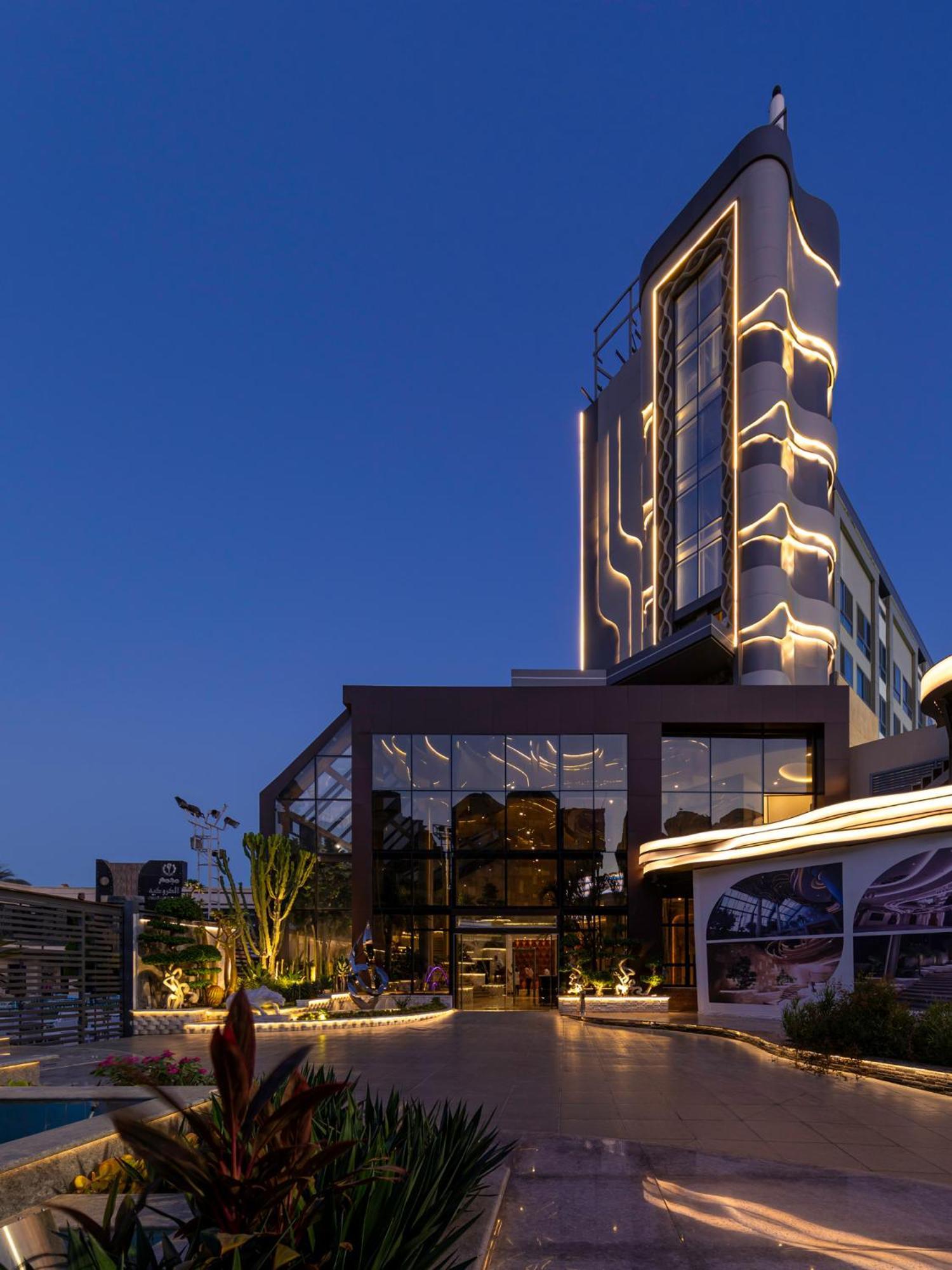 Mirage Hotel & Conference Center Aleksandria Zewnętrze zdjęcie The hotel at night